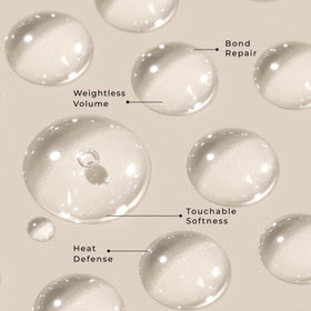LolaVie spray nozzle close-up demonstrating even mist for lightweight lift