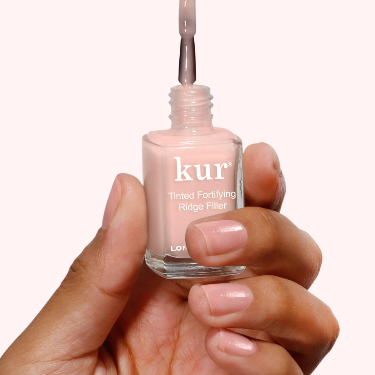 LONDONTOWN label closeup highlighting product name and gentle, talc-free benefit