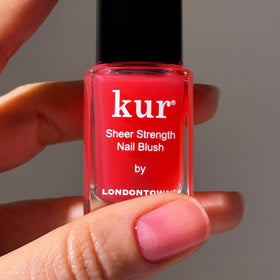 LONDONTOWN brush and polish stroke demonstrating smooth application benefit