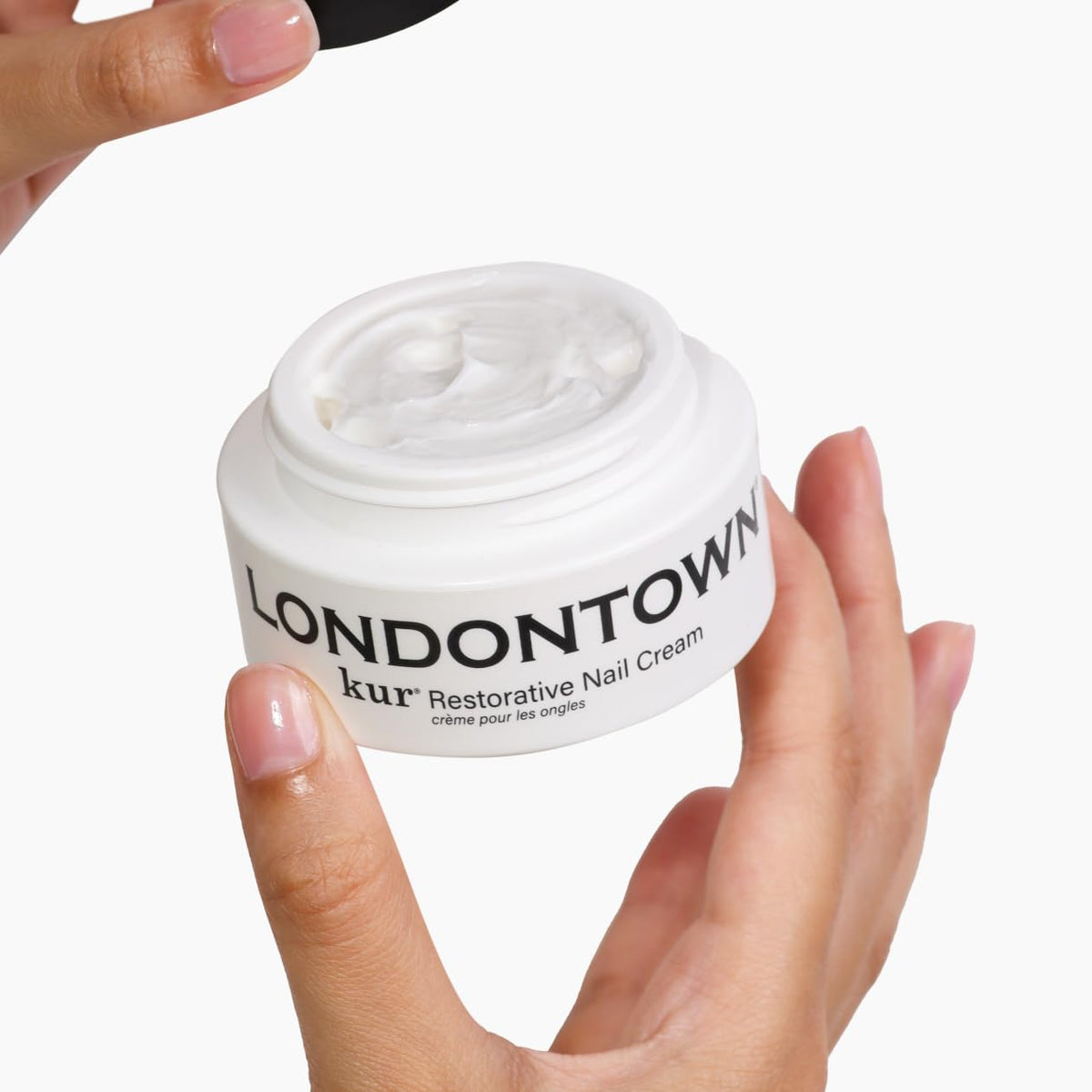 LONDONTOWN cream texture close-up highlighting smooth moisturizing formula