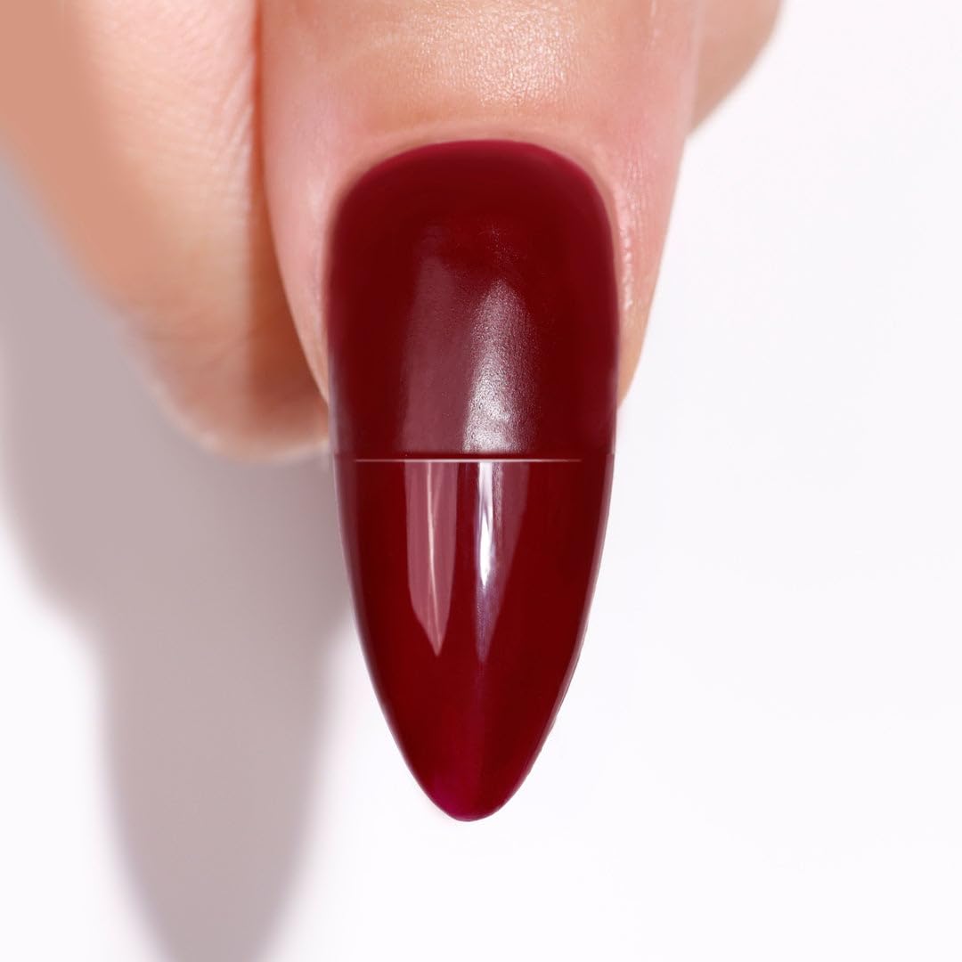 LONDONTOWN nails-in-motion image demonstrating quick-dry, smudge-free wear