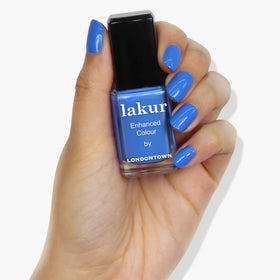 LONDONTOWN swatch stick showing true Poolside Dream blue and high pigment