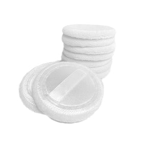 LOOKSEVEN puff picking up loose powder to demonstrate even distribution and finish