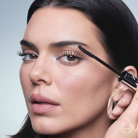 L'Oreal Extensionist swiped on lashes showing visible length
