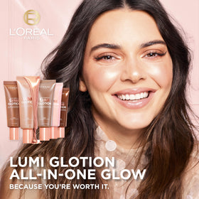 L'Oreal Paris Lumi Glotion highlighting collarbones for radiant sheen