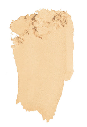L'Oreal Paris eyeshadow applied on eyelid demonstrating long-wear color