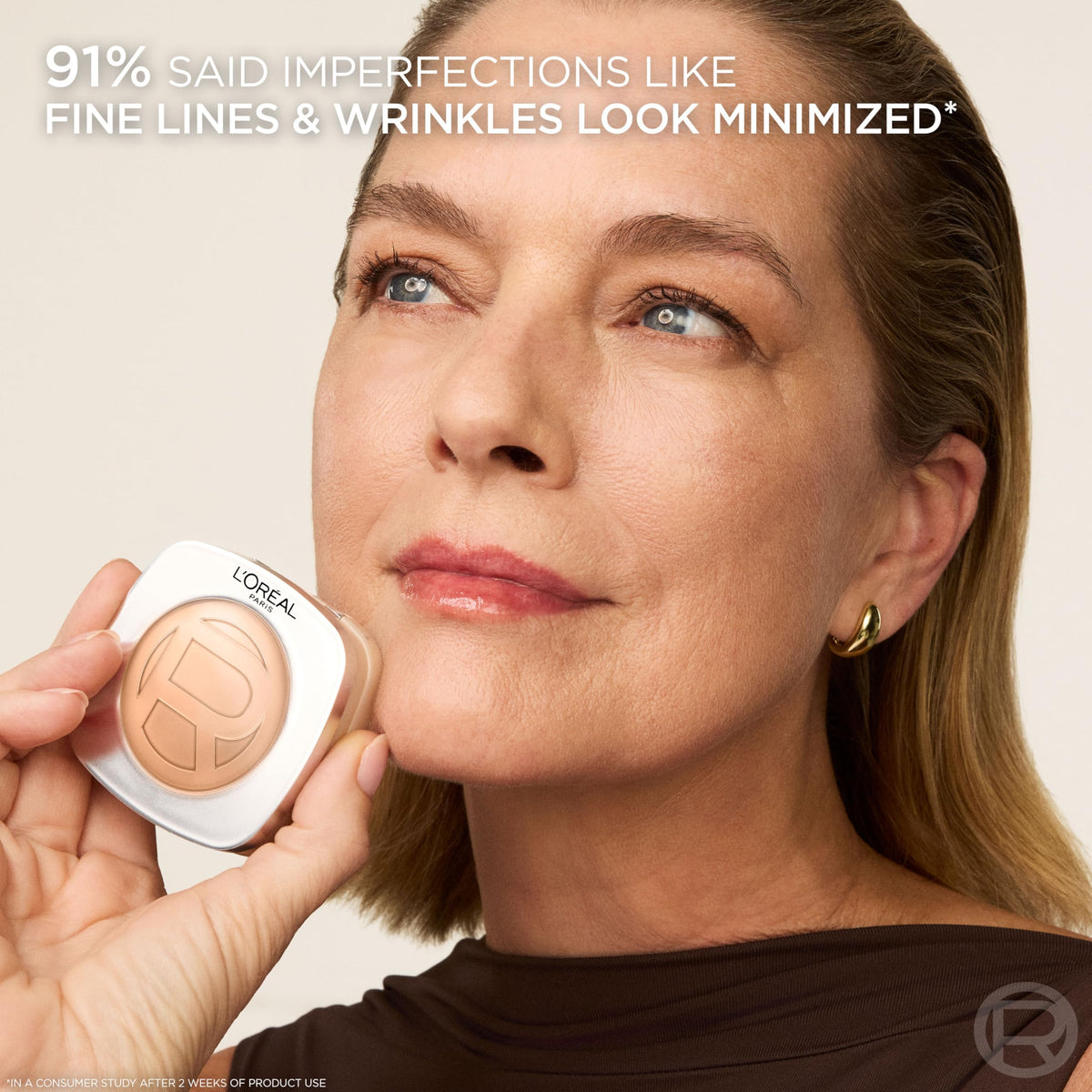 L'Oreal Paris compact in makeup bag lifestyle shot, travel-friendly coverage