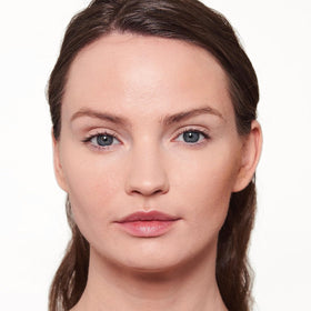 L'Oreal Paris powder applied with brush demonstrating quick, even application