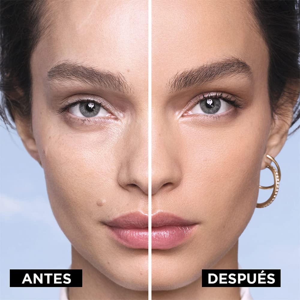 L'Oreal Paris pressed powder close-up highlighting smooth blurring finish