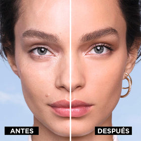 L'Oreal Paris pressed powder close-up highlighting smooth blurring finish