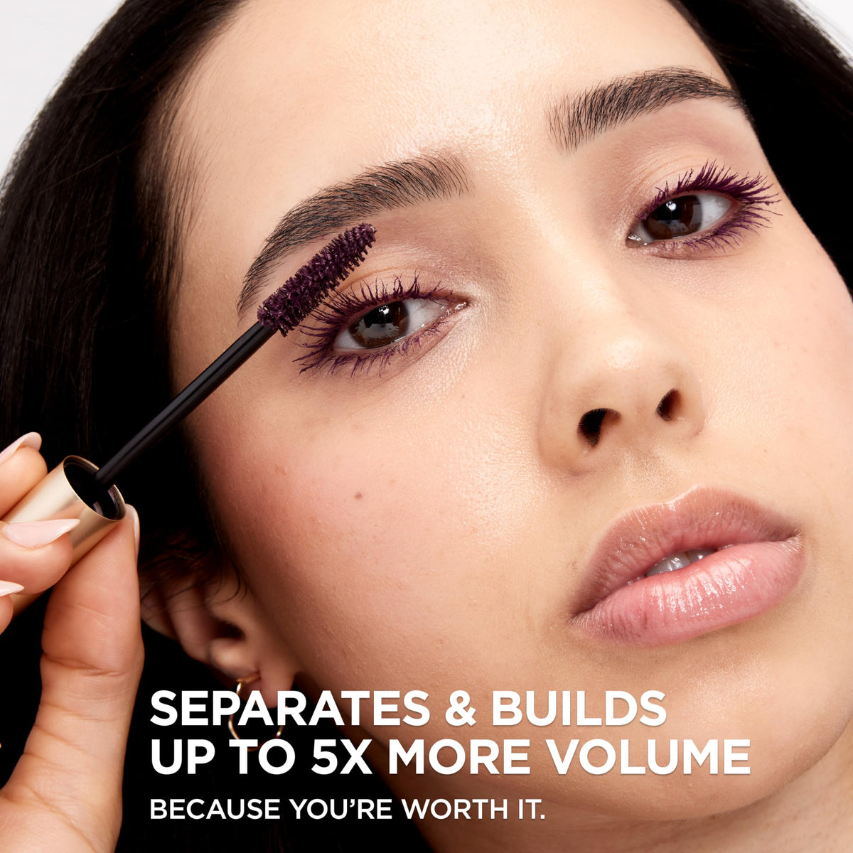 L'Oreal Paris close-up of mascara wand highlighting even product pickup