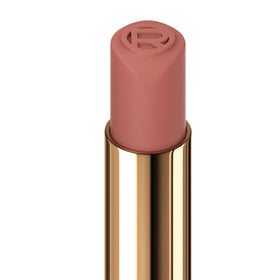L'Oreal Paris packaging label close-up showing ingredient and shade info benefit