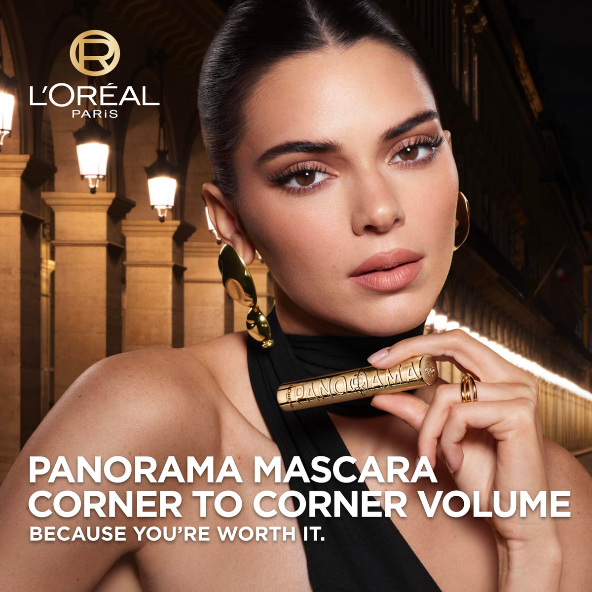 L'Oreal Paris brush close-up showing multi-level bristles for even separation