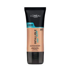 L'Oreal Paris foundation pump dispensing creamy texture for smooth application