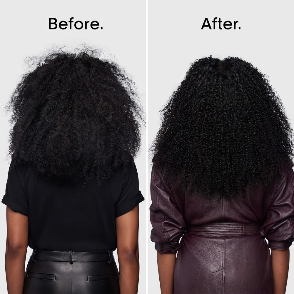 L'Oréal Professionnel Paris product being applied in hand for easy distribution