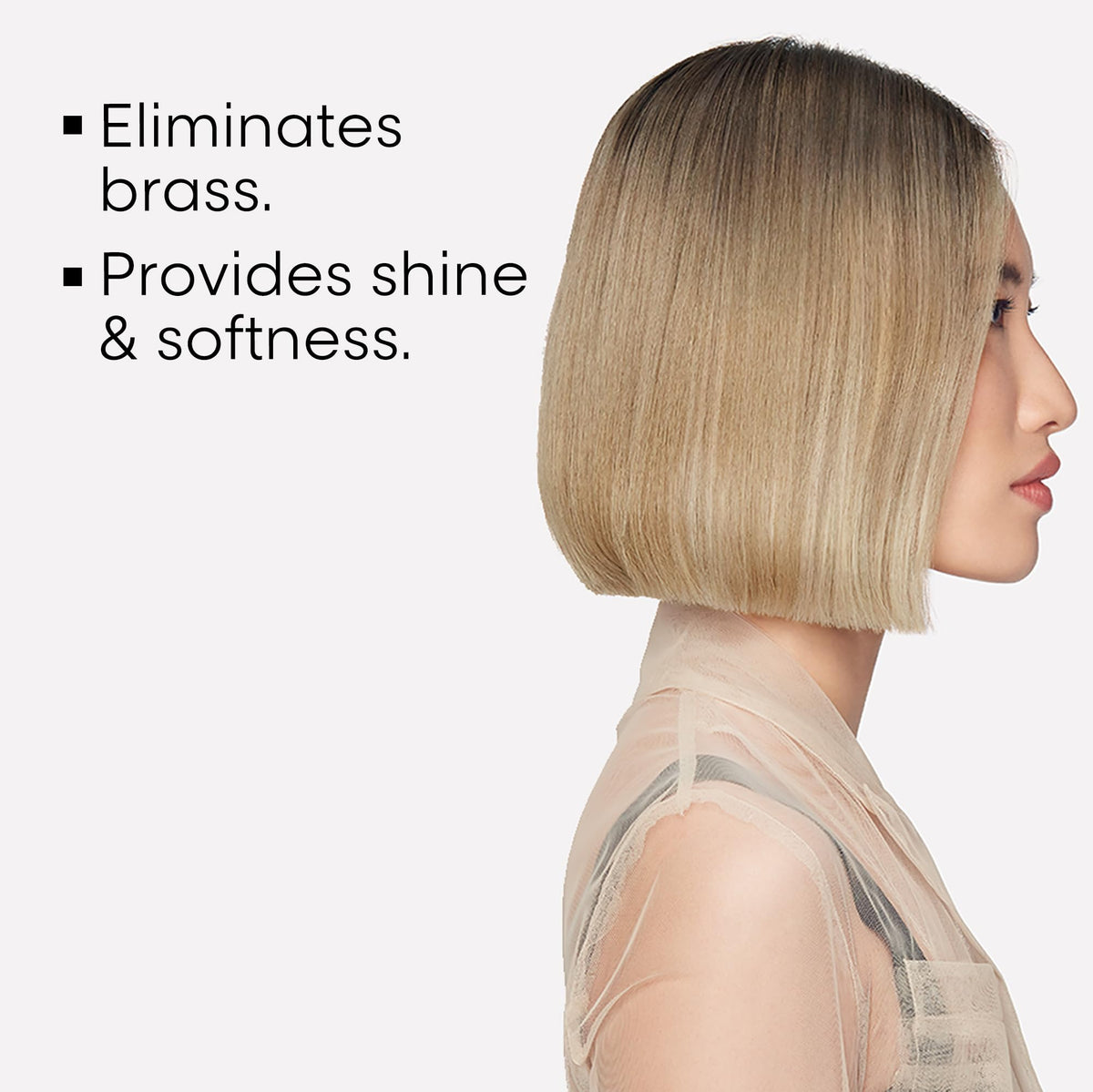L'Oréal Professionnel shampoo lather in hand for ease of application and coverage