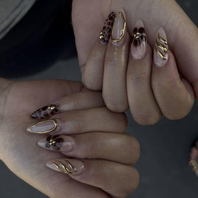 LPOODDNU close-up of 3D gold and flower accents highlighting detailed craftsmanship
