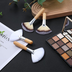 Lusofie brush removing excess powder to show tidy, fallout-free makeup finish