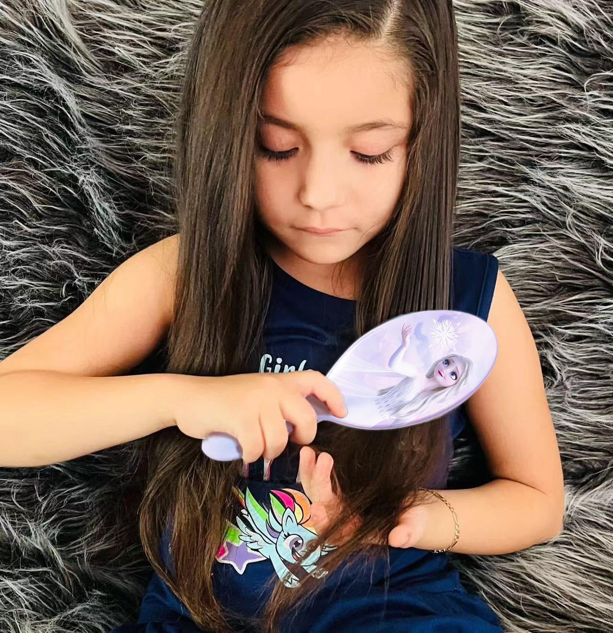 LUV HER close-up of cushioned brush pad showing gentle detangling action