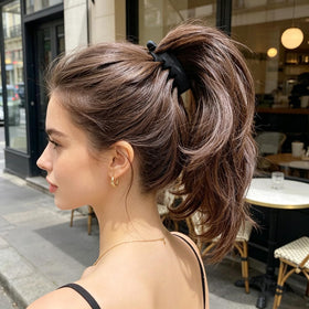 LYLYNB small banana clip securing a tiny ponytail to show reliable bite for thin hair