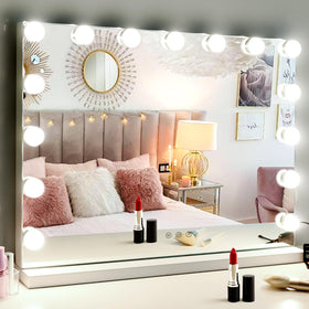 M MIVONDA front view of vanity mirror showing even LED lighting benefit