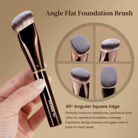 MAANGE dual-ended eye brush close-up showing versatile tips for shadow and liner benefit