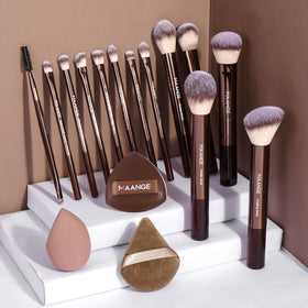 MAANGE complete set on makeup station for everyday professional looks