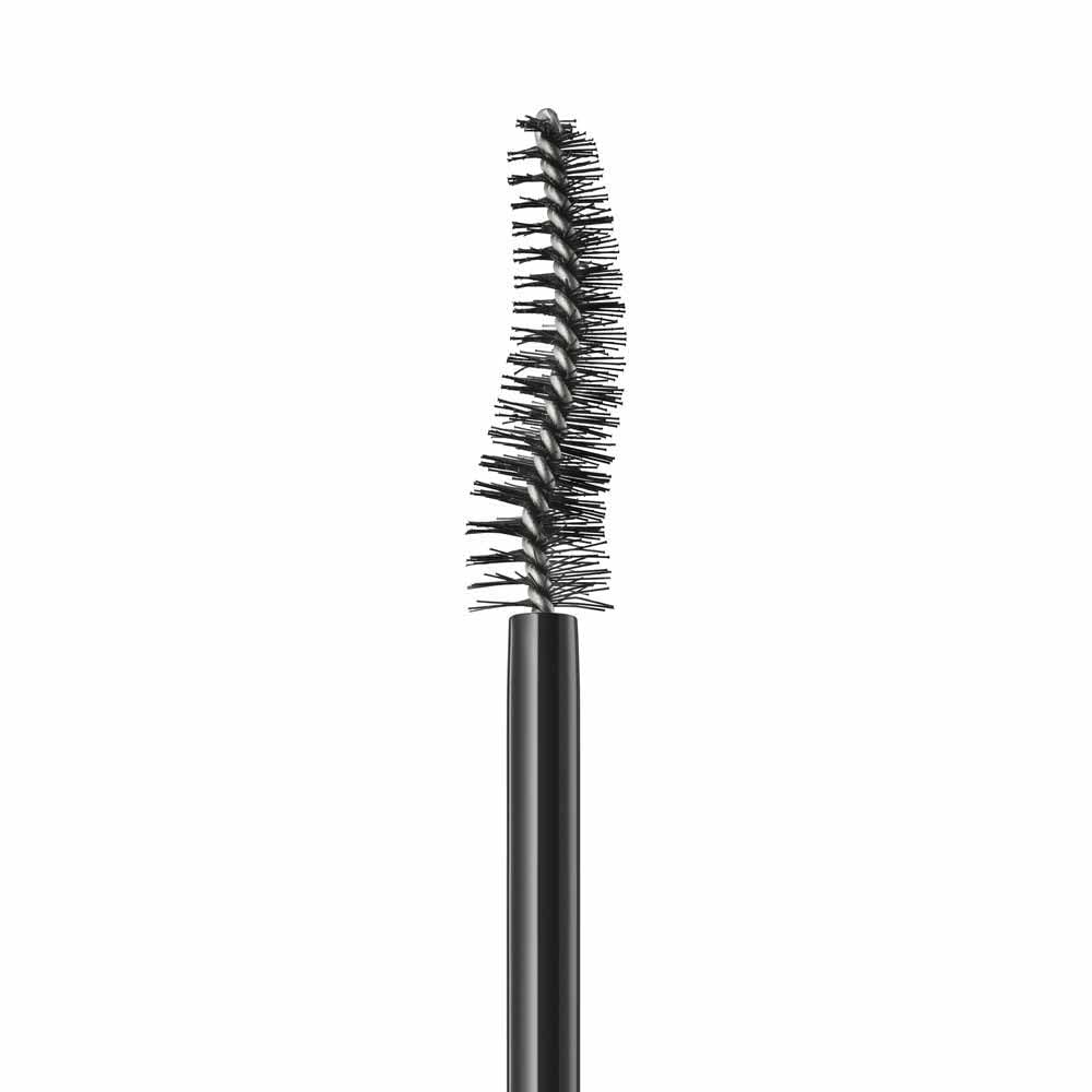 MAC MACStack before and after lashes demonstrating visible lengthening and volume