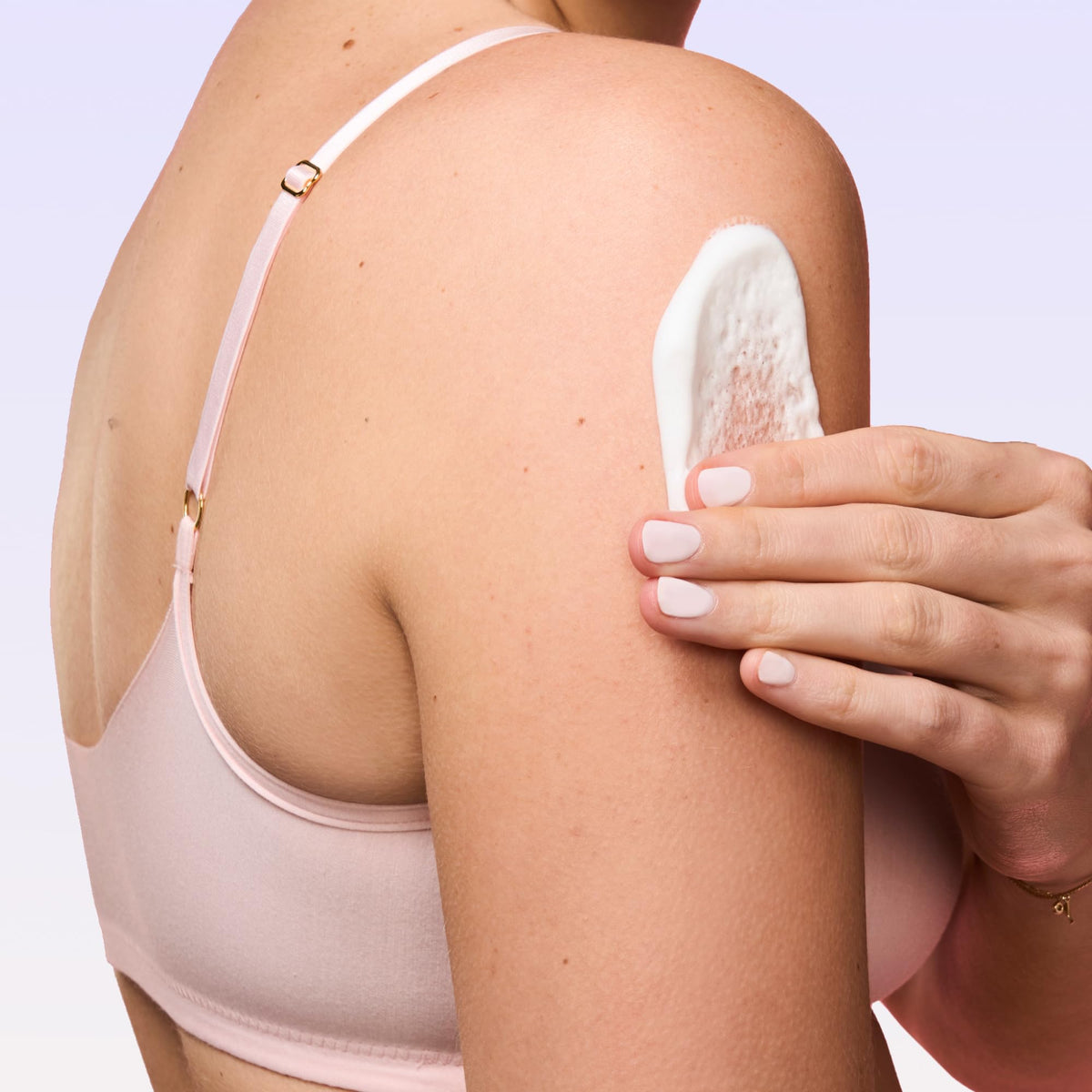 MAËLYS applied after shower in lifestyle scene showing quick-dry comfort