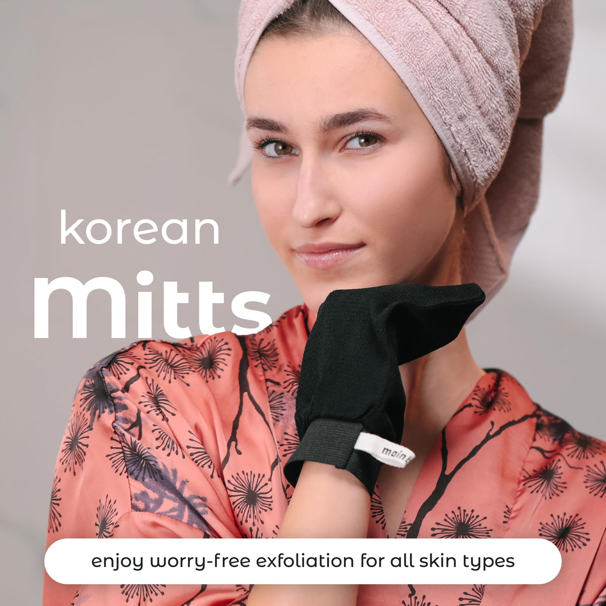 MainBasics close-up viscose fiber texture for effective exfoliation