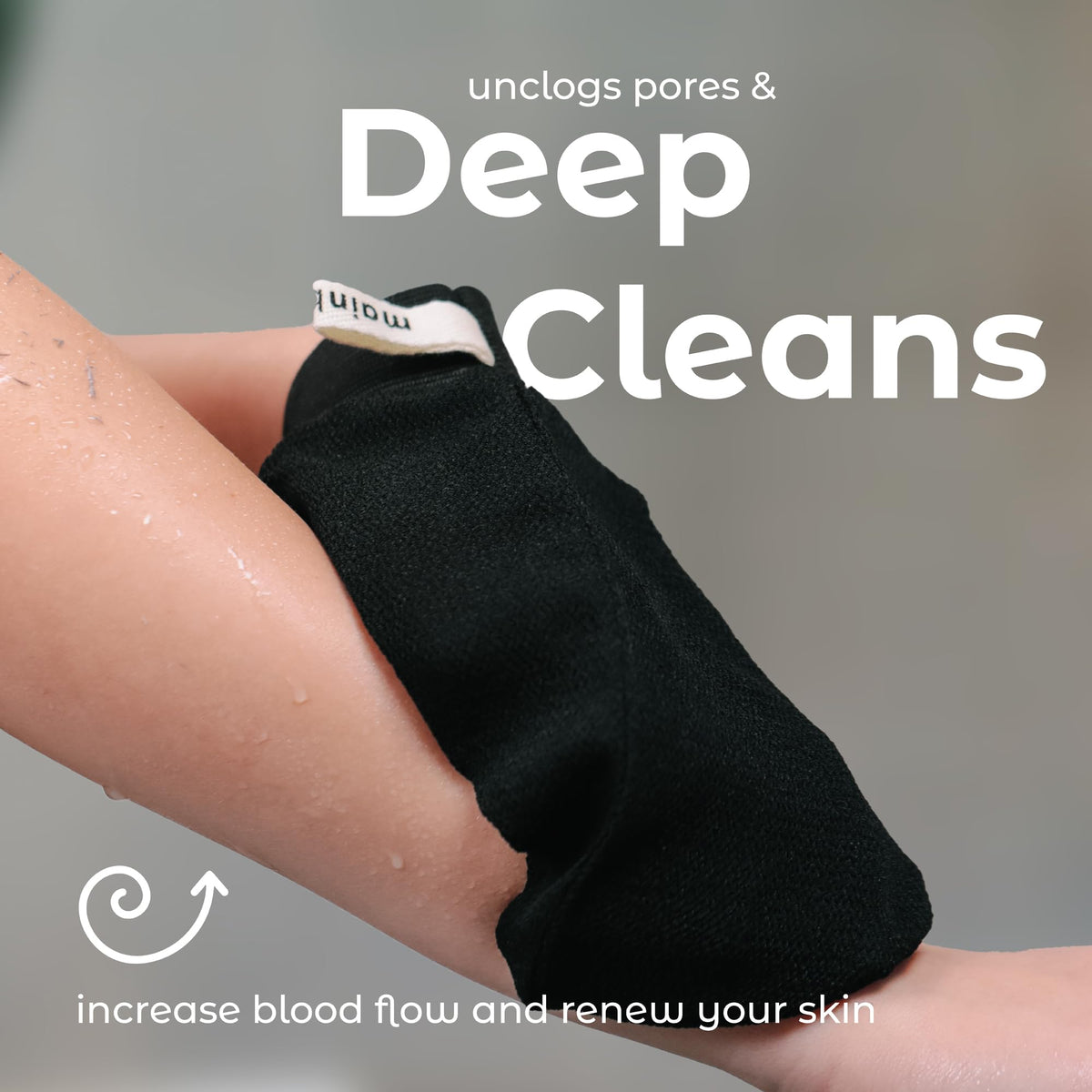 MainBasics mitt preparing skin evenly for self-tanner application
