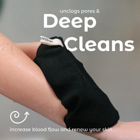 MainBasics mitt preparing skin evenly for self-tanner application
