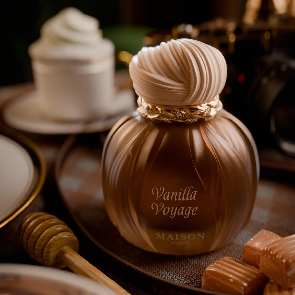 MAISON ASRAR note ingredients close-up showing caramel, jasmine and vanilla accents for transparency
