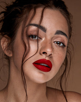 MAKI YIKA lips before and after showing long-wear vibrant red benefit