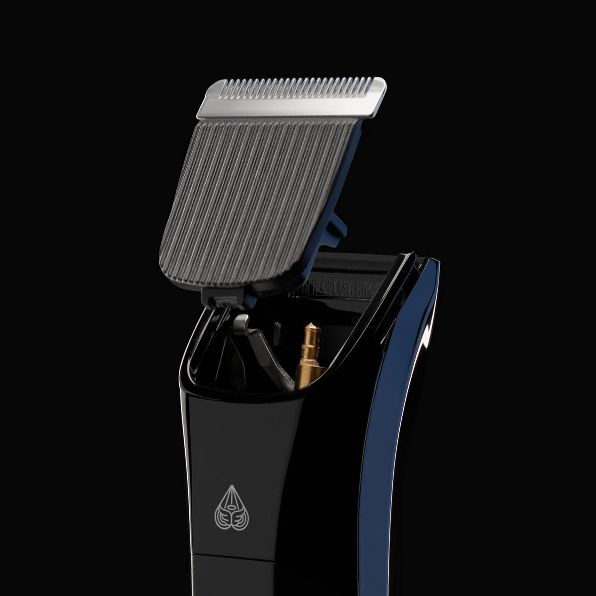 MANSCAPED close-up of ceramic blade edge highlighting smooth cutting and durability