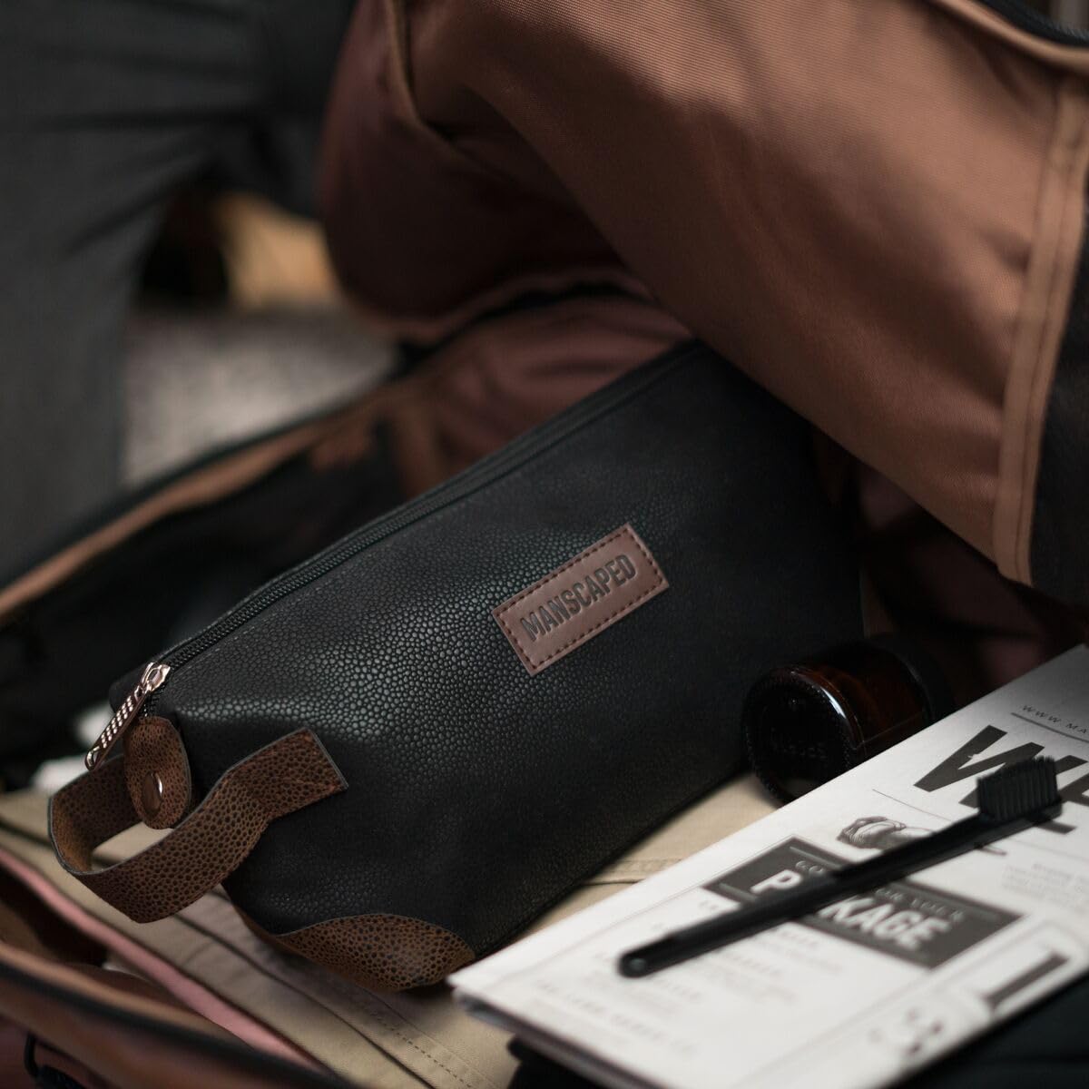 MANSCAPED grab-handle image illustrating compact size and convenient portability for travel