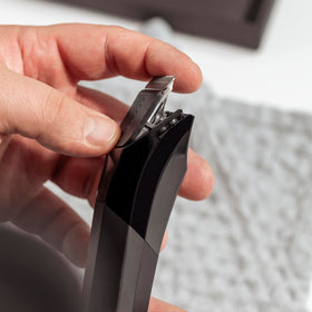 MANSCAPED detailed shot of snap-in mechanism showing easy tool-free replacement