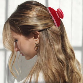 MAORULU clip securing a high ponytail on fine hair with stable grip