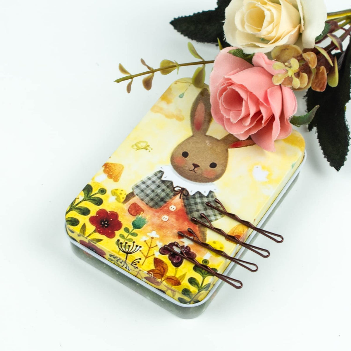 MAORULU sturdy metal case closed in hand, compact travel-ready protection