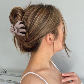 MAORULU array of six neutral color clips offering versatile wardrobe coordination