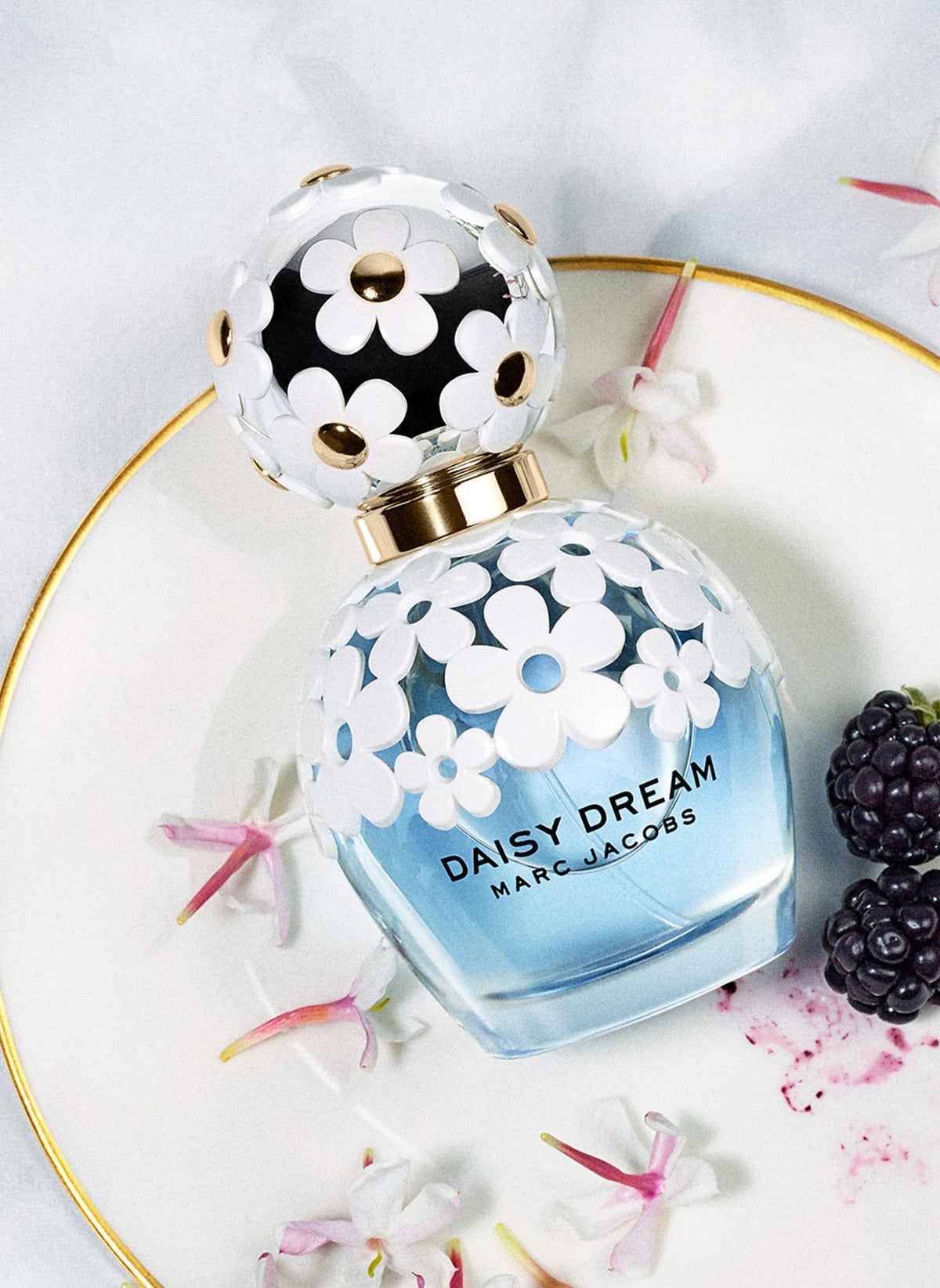 Marc Jacobs Daisy Dream bottle detail highlighting clear glass and delicate daisies for gift presentation