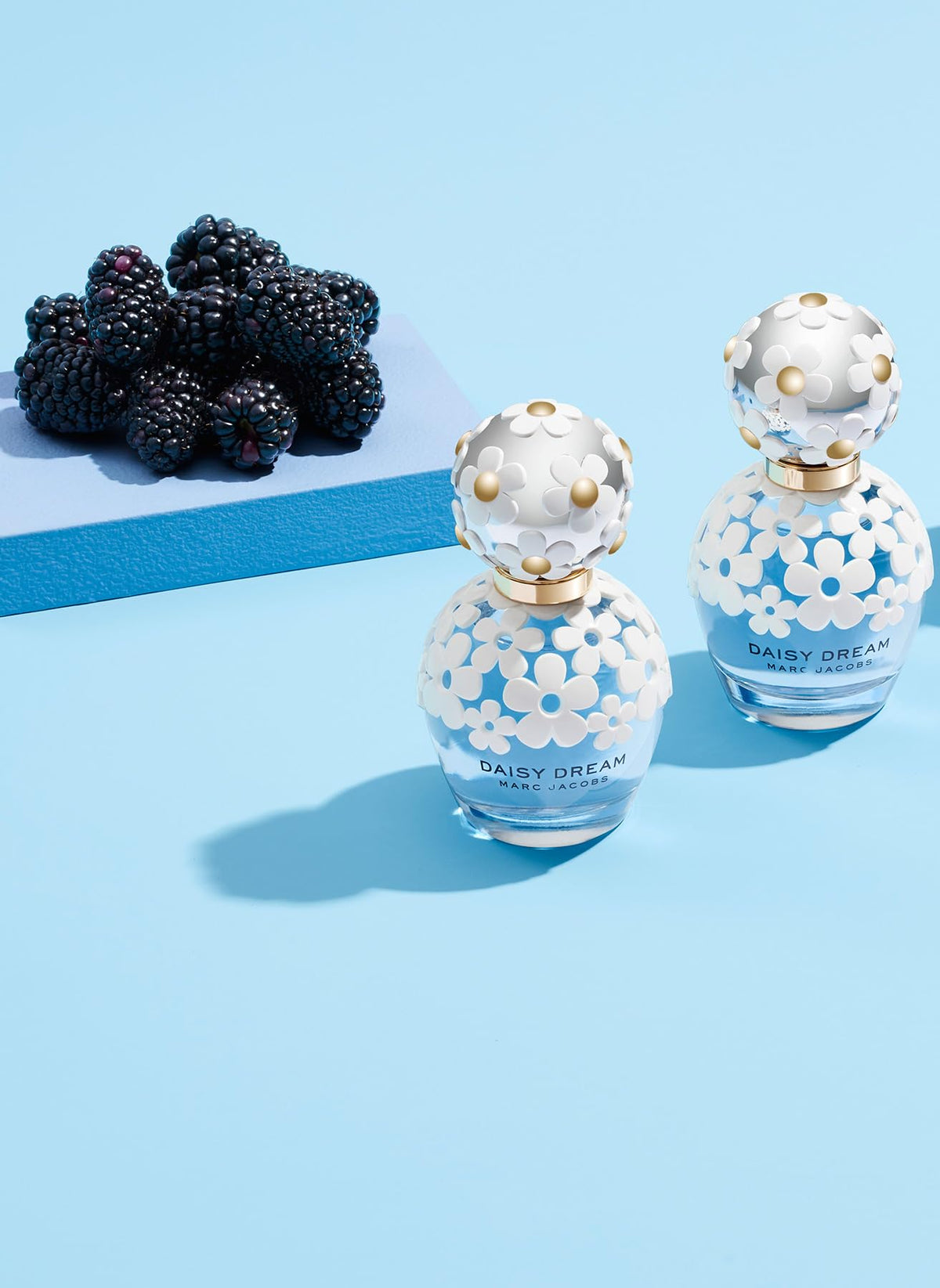 Marc Jacobs Daisy Dream lifestyle image on vanity conveying youthful elegance and everyday wearability