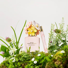 Marc Jacobs mist on wrist illustrating fresh application and immediate fragrant lift