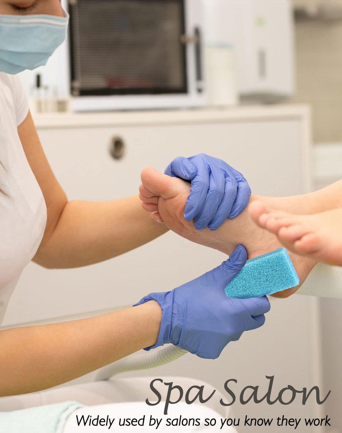 MARYTON pad in hand to show scale, easy ergonomic one-time use