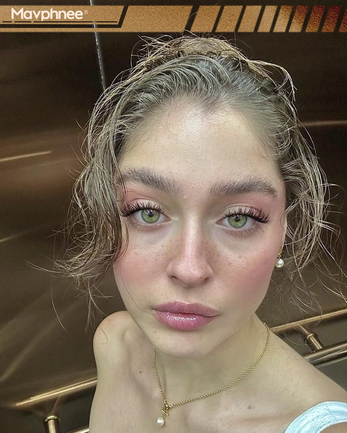 Mavphnee lifestyle model wearing brown clusters for natural daytime glam