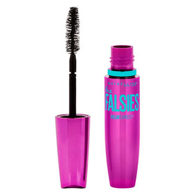 Maybelline spoon brush close-up highlighting fiber pickup and precise lash coating
