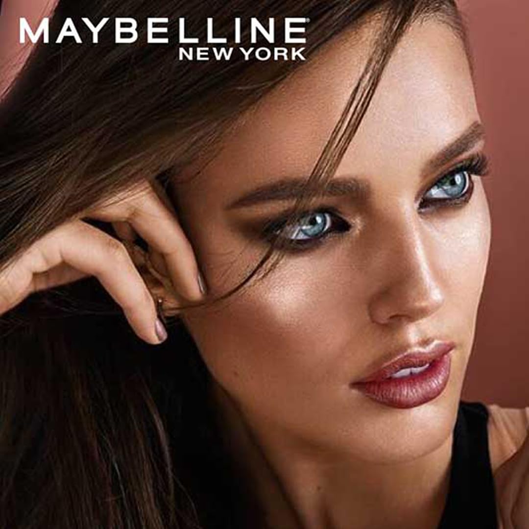 Maybelline Master Chrome brush applying Molten Gold swatch for buildable intensity