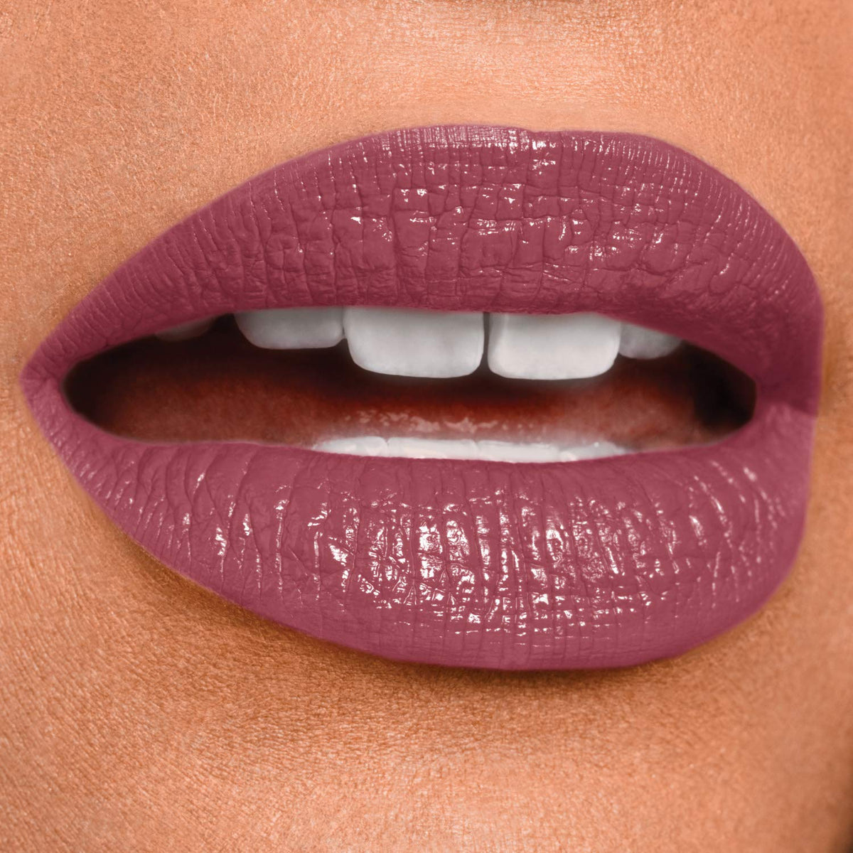 Maybelline on model lips illustrating long-lasting color and flattering finish