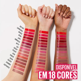 Maybelline texture swirl highlighting vinyl shine and smooth consistency