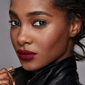 MAYBELLINE texture close-up showing blurring gel smoothness advantage